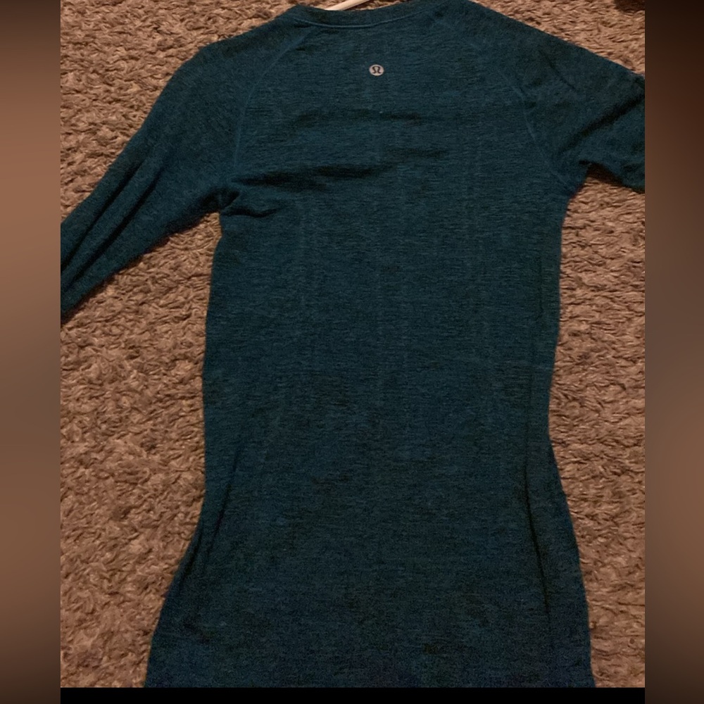 Size four Lululemon long sleeve teal color